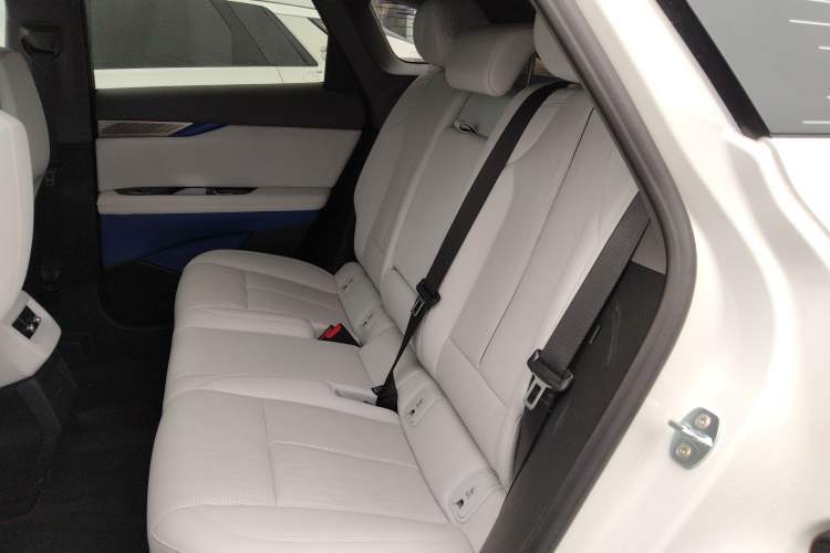 Used Cadillac OPTIQ 2024 Standard Range Version Interior 4