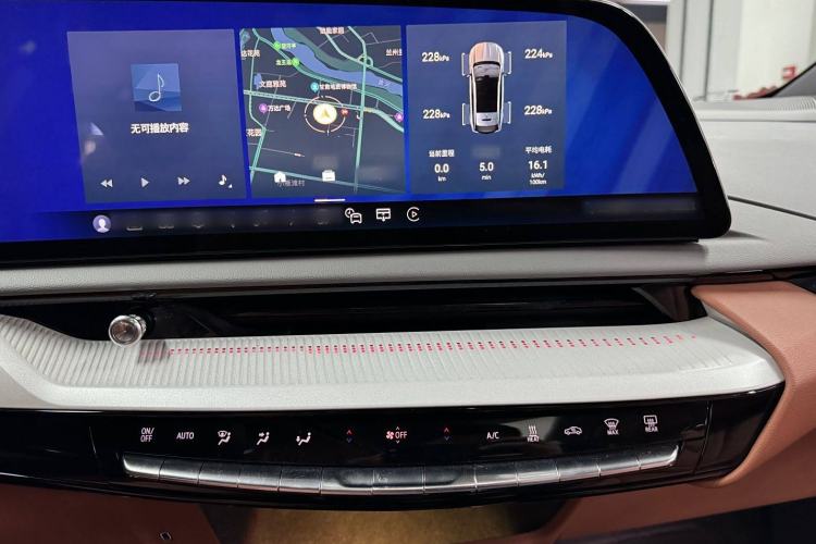Used Cadillac OPTIQ 2024 Four-Wheel Drive Long-Range Version Interior 4