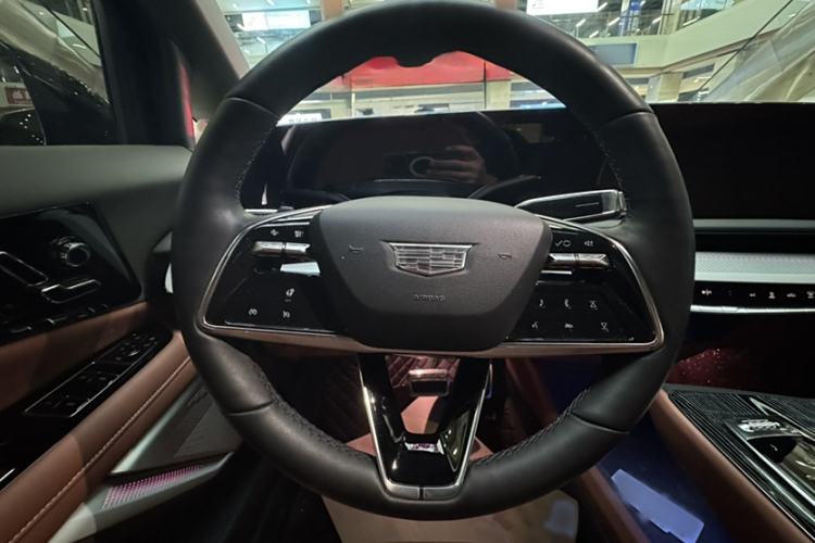 Used Cadillac OPTIQ 2024 Standard Range Version Interior 4
