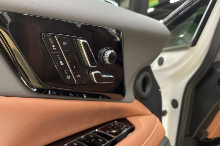 Used Cadillac OPTIQ 2024 Four-Wheel Drive Long-Range Version Interior 5