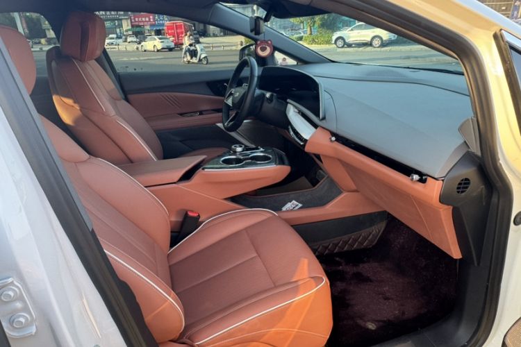 Used Cadillac OPTIQ 2024 Standard Range Version Interior 5