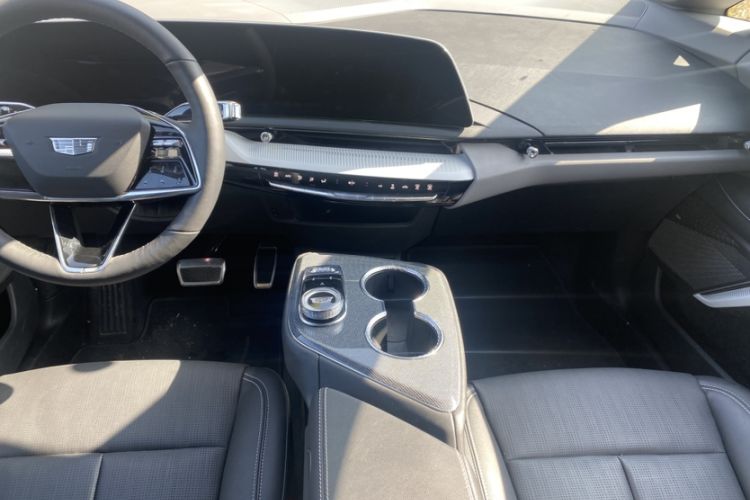 Used Cadillac OPTIQ 2024 Standard Range Version Interior 6
