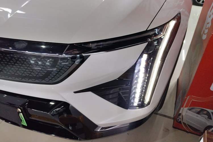 Used Cadillac OPTIQ 2024 Four-Wheel Drive Long-Range Version Left Front Headlight