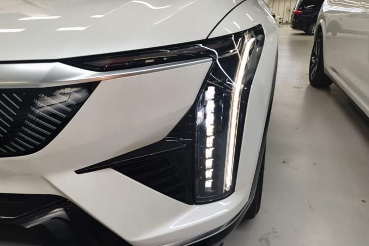 Used Cadillac OPTIQ 2024 Standard Range Version Left Front Headlight