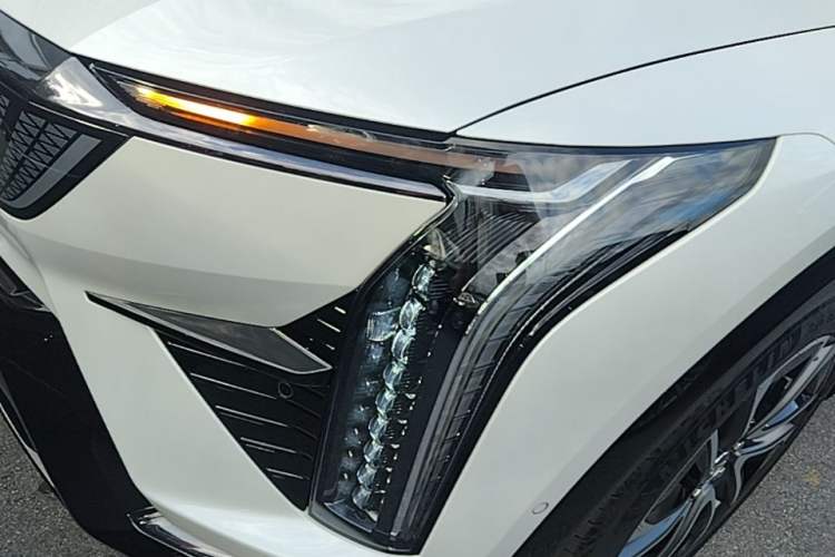 Used Cadillac OPTIQ 2024 Four-Wheel Drive Long-Range Version Left Front Headlight