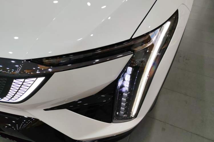 Used Cadillac OPTIQ 2024 Four-Wheel Drive Long-Range Version Left Front Headlight