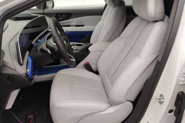 Used Cadillac OPTIQ 2024 Standard Range Version Left Front Seat