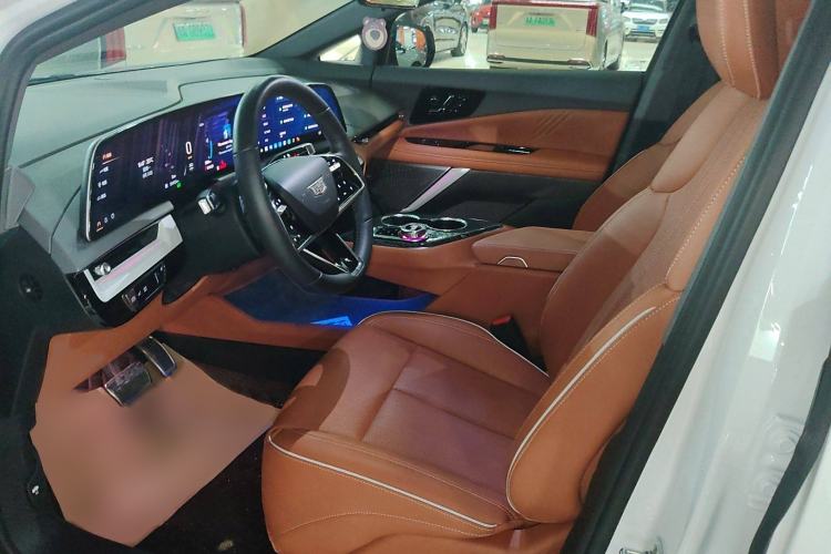 Used Cadillac OPTIQ 2024 Standard Range Version Left Front Seat