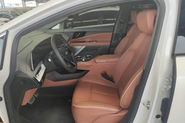 Used Cadillac OPTIQ 2024 Standard Range Version Left Front Seat