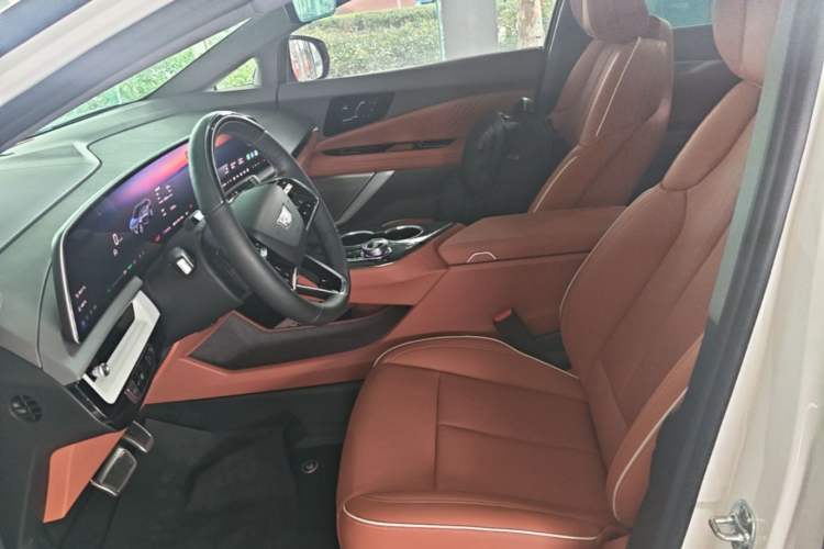Used Cadillac OPTIQ 2024 Four-Wheel Drive Long-Range Version Left Front Seat