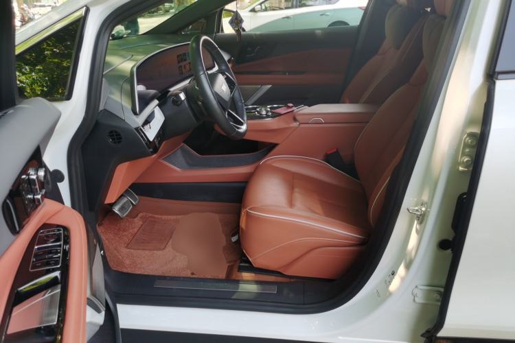 Used Cadillac OPTIQ 2024 Standard Range Version Left Front Seat
