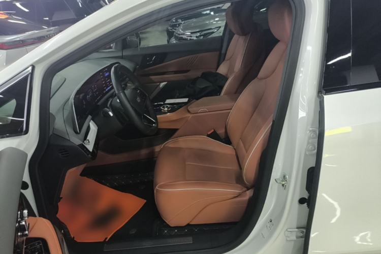 Used Cadillac OPTIQ 2024 Standard Range Version Left Front Seat