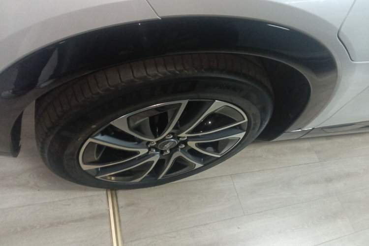 Used Cadillac OPTIQ 2024 Four-Wheel Drive Long-Range Version Left Front Wheel Hub