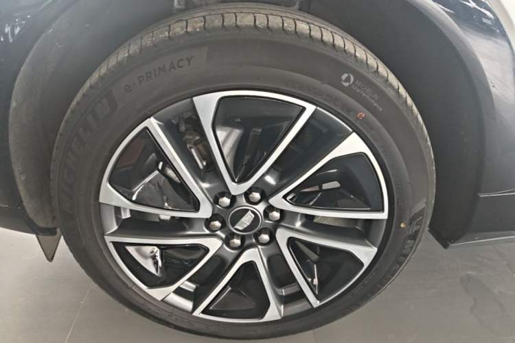 Used Cadillac OPTIQ 2024 Four-Wheel Drive Long-Range Version Left Front Wheel Hub