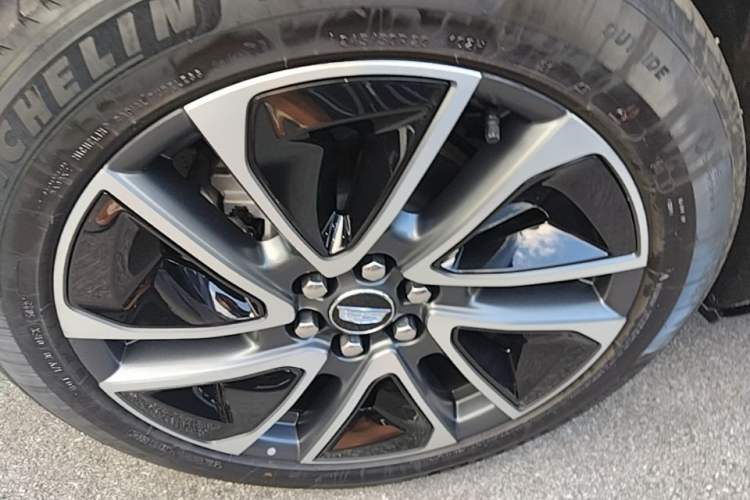 Used Cadillac OPTIQ 2024 Four-Wheel Drive Long-Range Version Left Front Wheel Hub