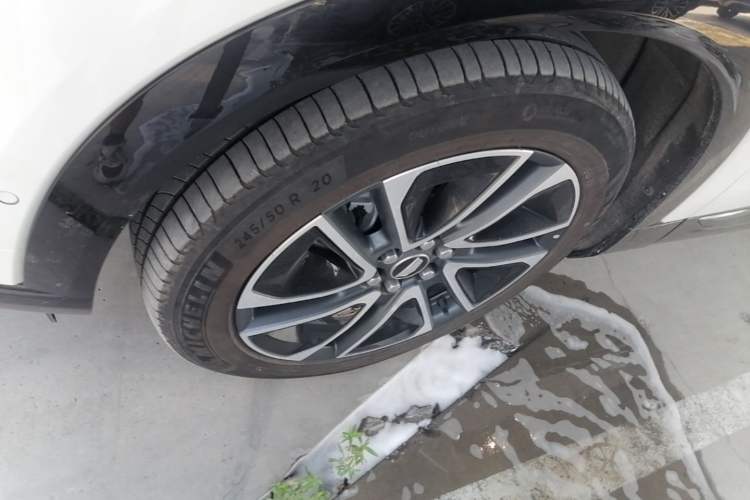 Used Cadillac OPTIQ 2024 Four-Wheel Drive Long-Range Version Left Front Wheel Hub
