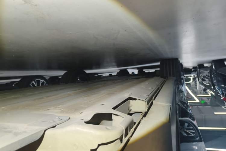 Used Cadillac OPTIQ 2024 Standard Range Version Left Side Sill