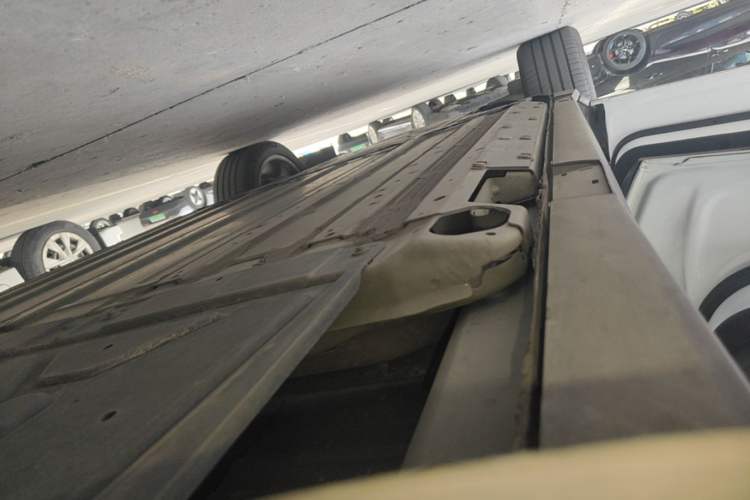Used Cadillac OPTIQ 2024 Standard Range Version Left Side Sill