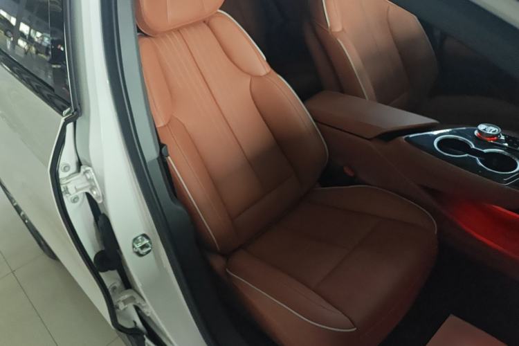 Used Cadillac OPTIQ 2024 Four-Wheel Drive Long-Range Version Right Front Seat