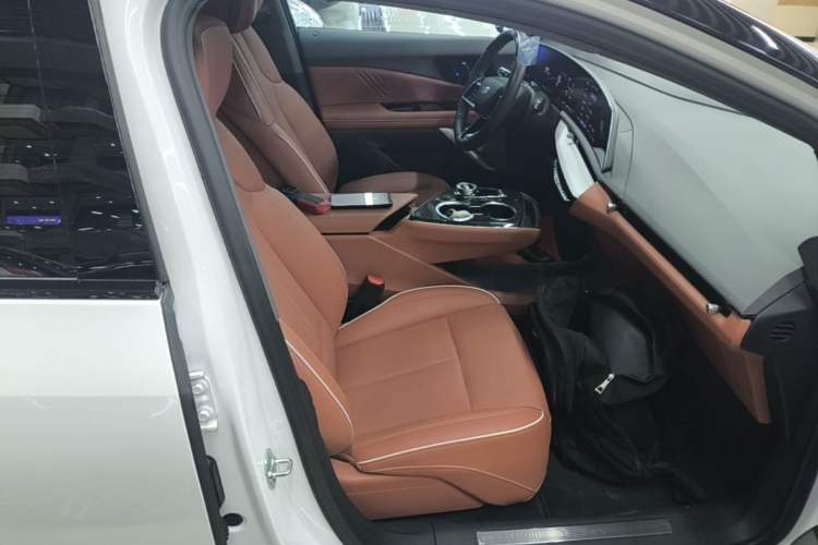 Used Cadillac OPTIQ 2024 Four-Wheel Drive Long-Range Version Right Front Seat