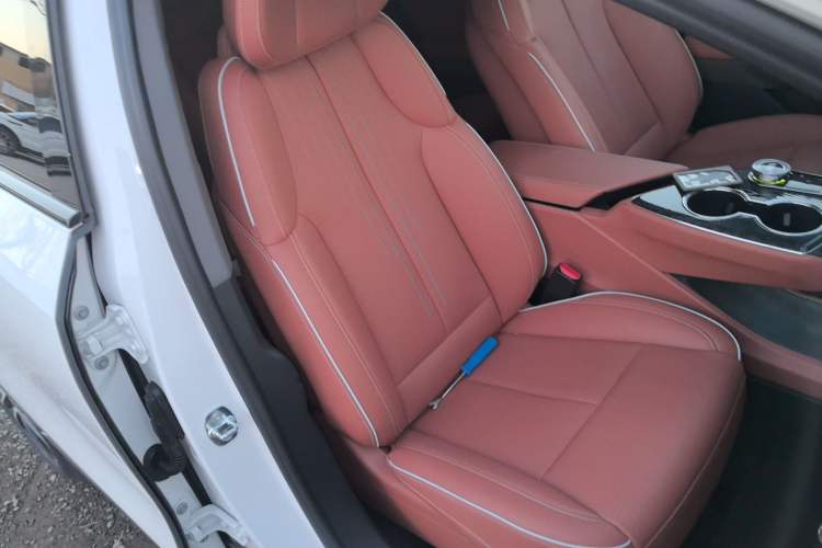 Used Cadillac OPTIQ 2024 Four-Wheel Drive Long-Range Version Right Front Seat