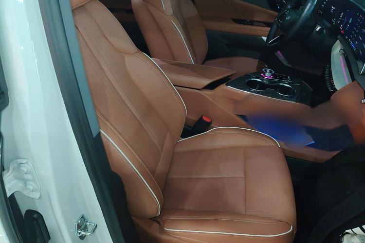 Used Cadillac OPTIQ 2024 Standard Range Version Right Front Seat