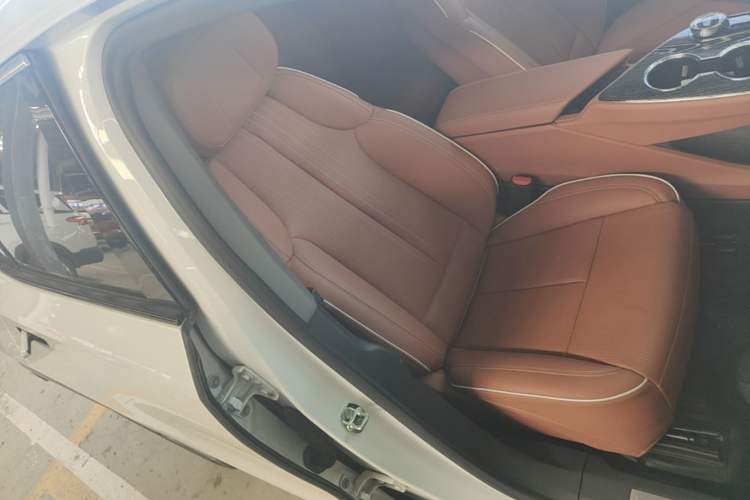 Used Cadillac OPTIQ 2024 Standard Range Version Right Front Seat