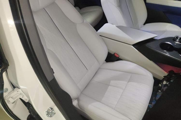 Used Cadillac OPTIQ 2024 Standard Range Version Right Front Seat
