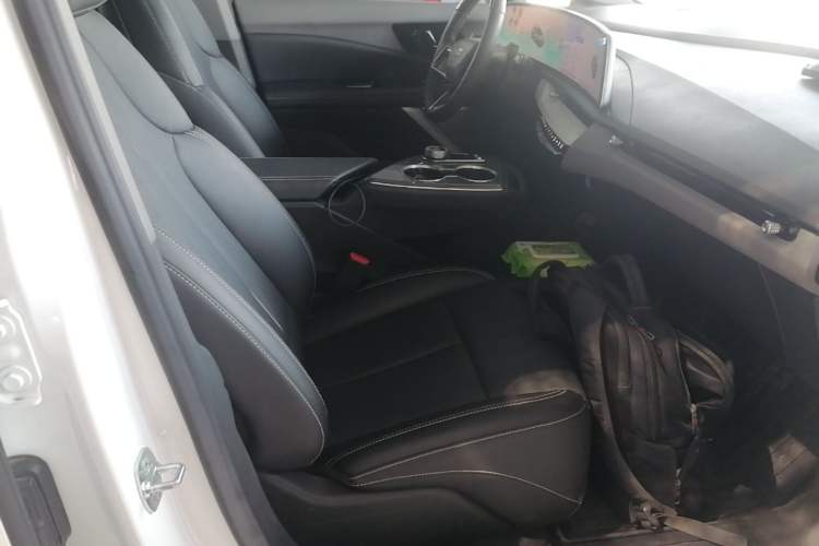 Used Cadillac OPTIQ 2024 Four-Wheel Drive Long-Range Version Right Front Seat