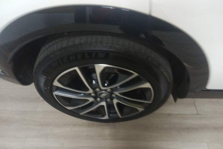 Used Cadillac OPTIQ 2024 Four-Wheel Drive Long-Range Version Right Rear Wheel Hub