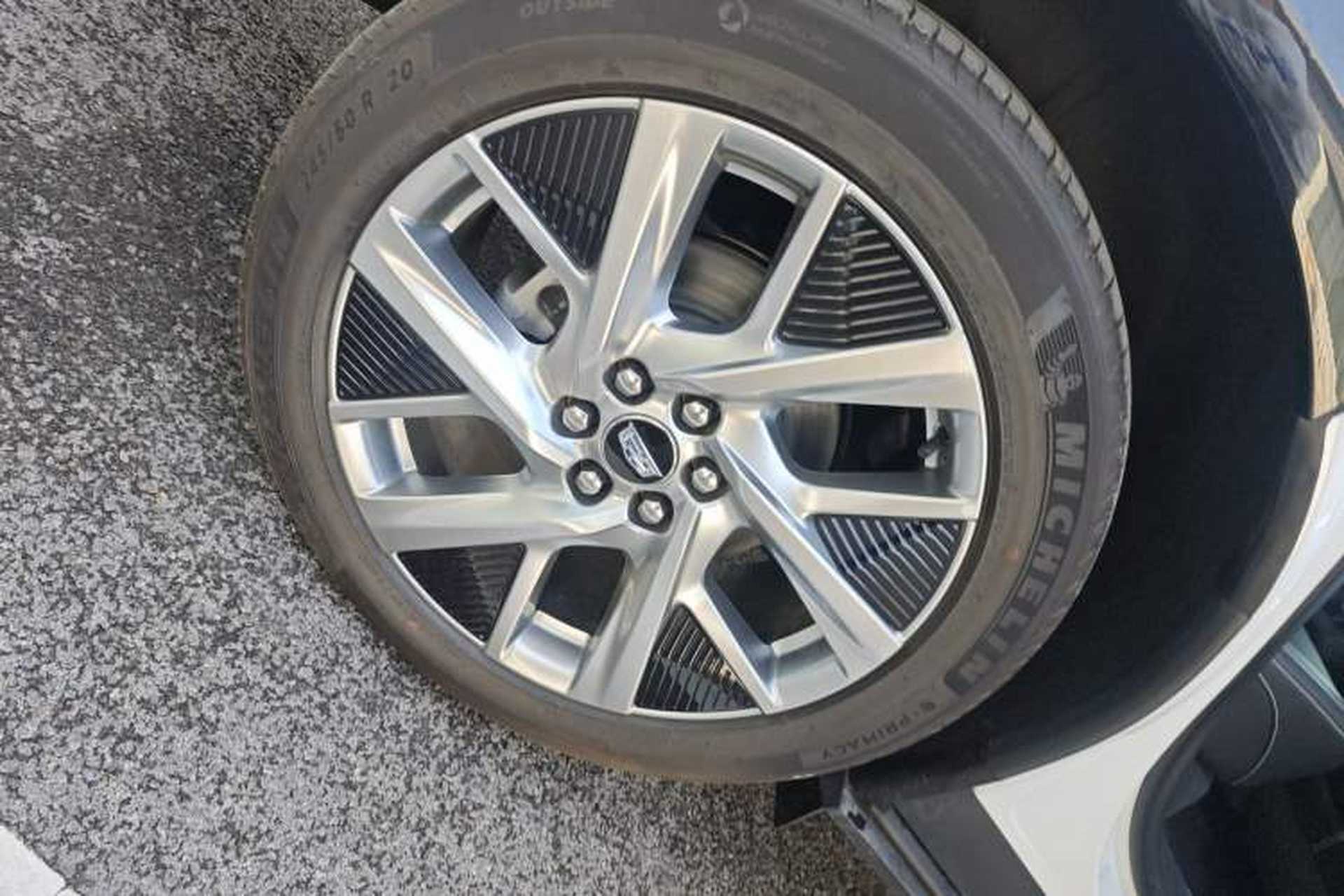 Used Cadillac OPTIQ 2024 Standard Range Version Right Rear Wheel Hub