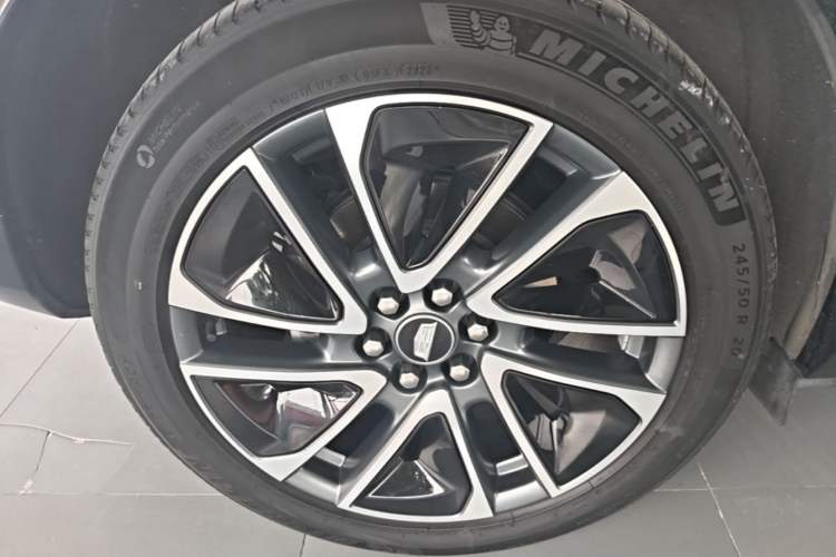 Used Cadillac OPTIQ 2024 Four-Wheel Drive Long-Range Version Right Rear Wheel Hub