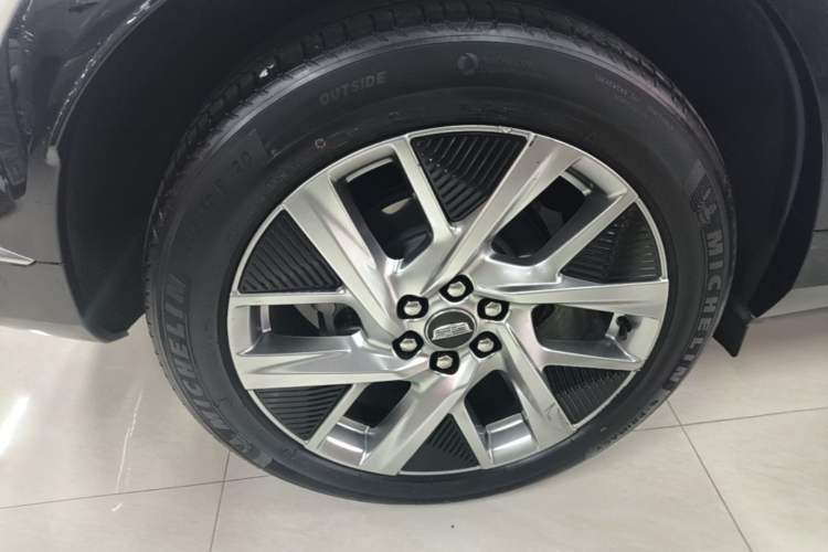 Used Cadillac OPTIQ 2024 Standard Range Version Right Rear Wheel Hub