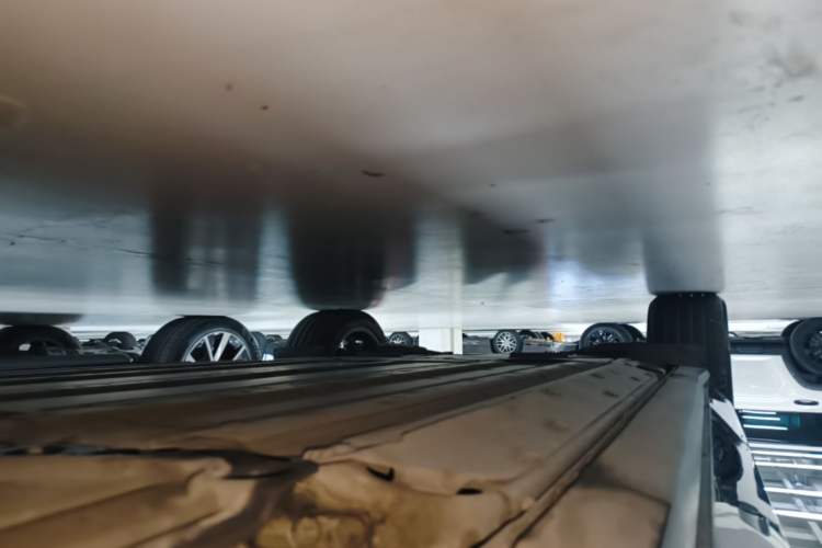 Used Cadillac OPTIQ 2024 Standard Range Version Right Side Sill