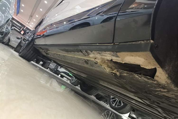 Used Cadillac OPTIQ 2024 Four-Wheel Drive Long-Range Version Right Side Sill