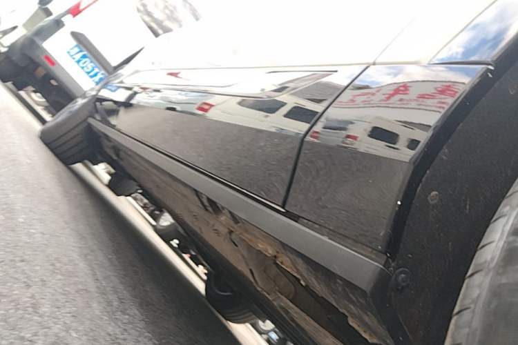 Used Cadillac OPTIQ 2024 Four-Wheel Drive Long-Range Version Right Side Sill