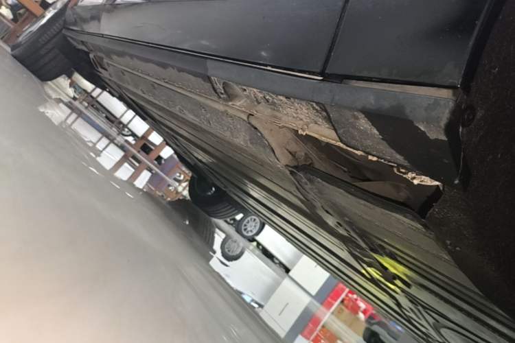 Used Cadillac OPTIQ 2024 Standard Range Version Right Side Sill
