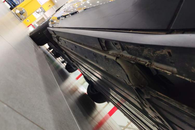 Used Cadillac OPTIQ 2024 Four-Wheel Drive Long-Range Version Right Side Sill