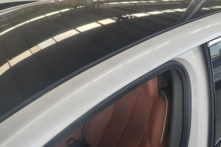 Used Cadillac OPTIQ 2024 Standard Range Version Roof