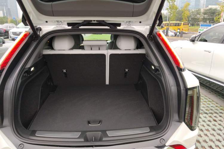 Used Cadillac OPTIQ 2024 Standard Range Version Trunk