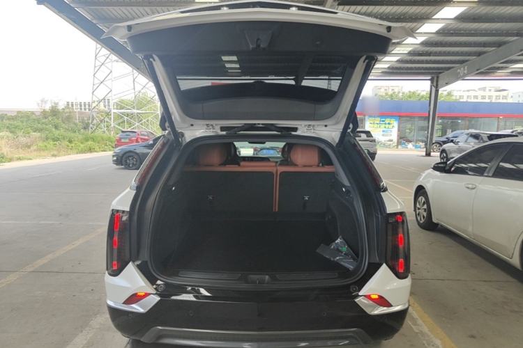Used Cadillac OPTIQ 2024 Standard Range Version Trunk
