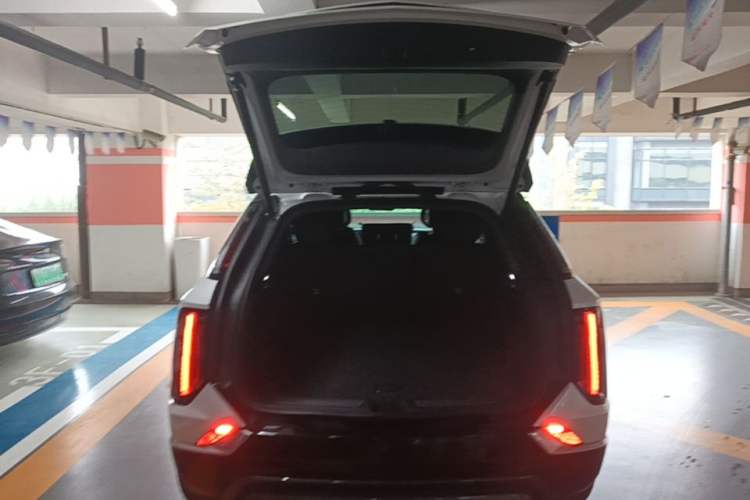Used Cadillac OPTIQ 2024 Standard Range Version Trunk