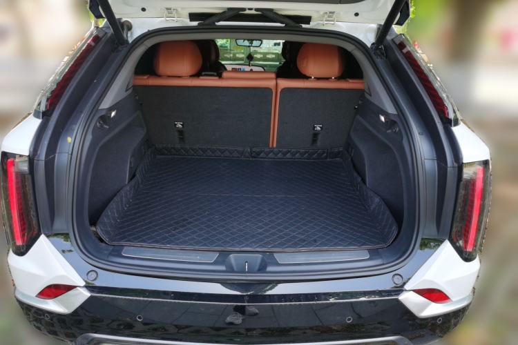 Used Cadillac OPTIQ 2024 Standard Range Version Trunk