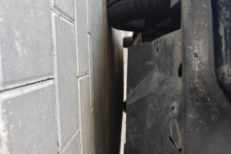 Used Cadillac SLS Seville 2010 3.0L Elite Edition Chassis Front Right