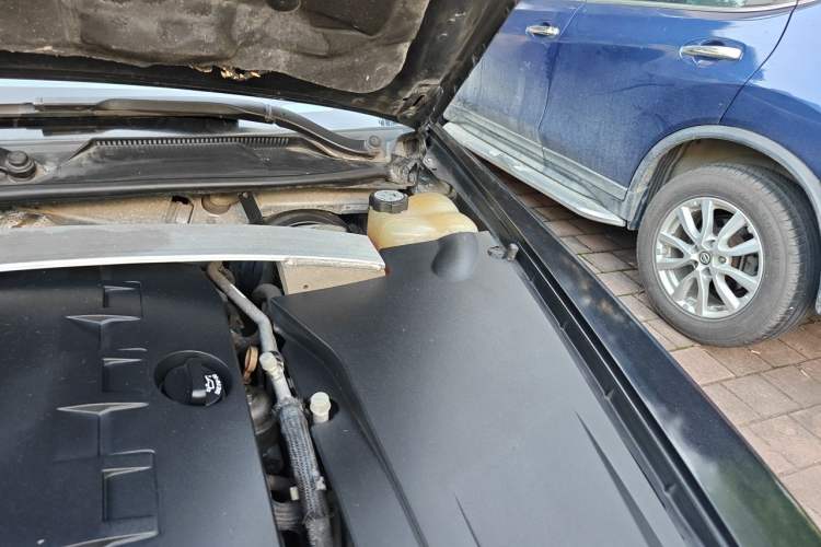 Used Cadillac SLS Seville 2010 3.0L Elite Edition Engine Bay Left
