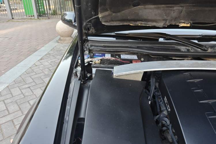 Used Cadillac SLS Seville 2010 3.0L Elite Edition Engine Bay Right