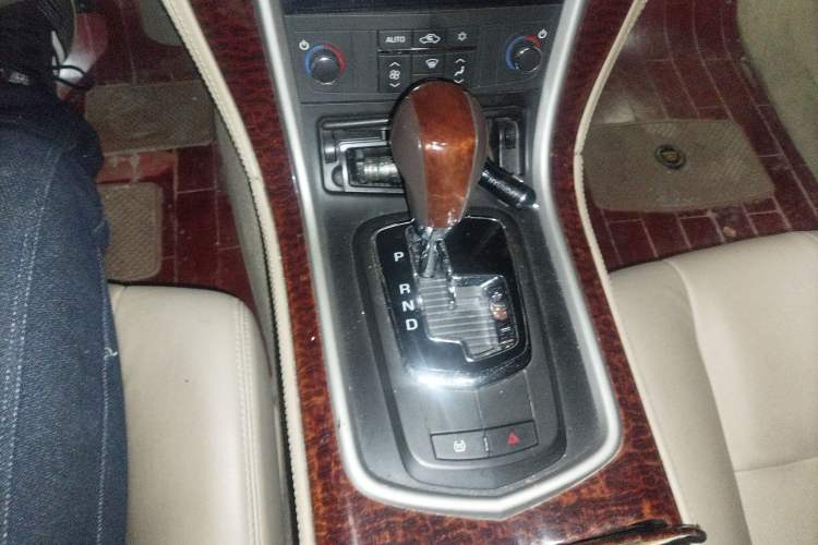 Used Cadillac SLS Seville 2010 3.0L Elite Edition Gear Lever