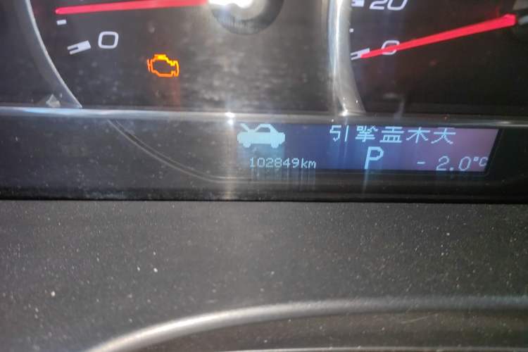 Used Cadillac SLS Seville 2010 3.0L Elite Edition Odometer Close Up