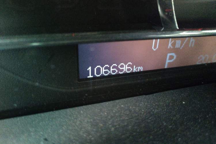 Used Cadillac SLS Seville 2010 3.0L Elite Edition Odometer Close Up