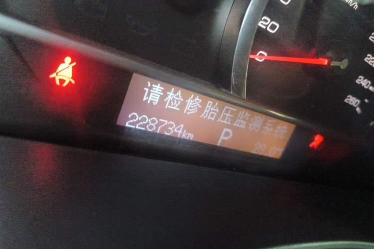 Used Cadillac SLS Seville 2010 3.0L Elite Edition Odometer Close Up